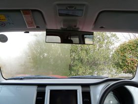 【カーライフ】雨の日、車内の窓ガラスがくもる！フロントガラス内側のくもりを一瞬で取る方法はこれ◎簡単♪ガラスクリーニングとくもり止め