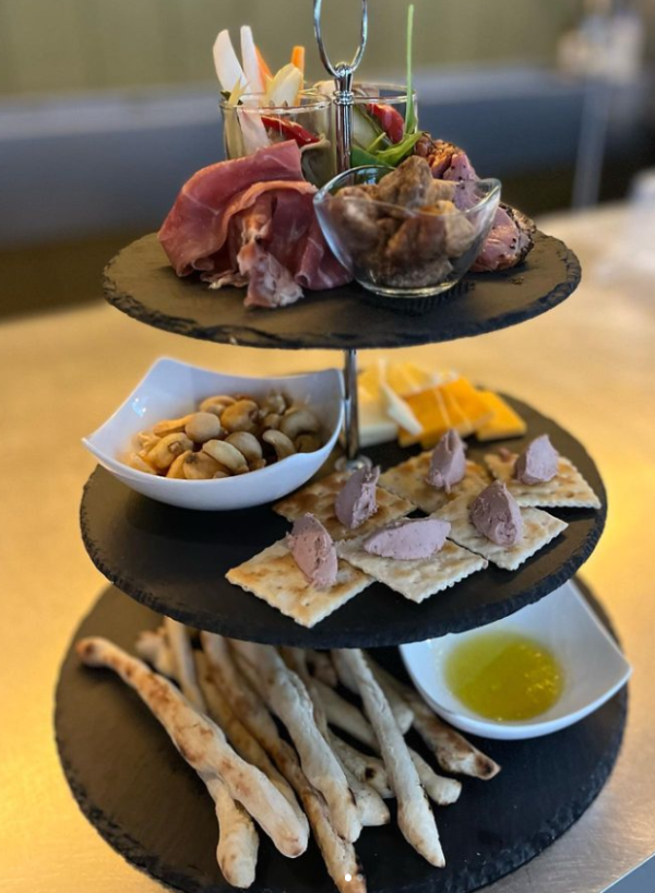 🍺ビール屋さんのアフタヌーンティースタンド!? “おつまみタワー