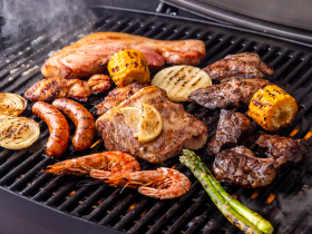 横浜の夜景と水辺の開放的なロケーションで手ぶらBBQが楽しめる「 横浜ベイクォーター BBQビアガーデン 」2025年5月23日（金）～9月30日（火）まで 開催！ 横浜ダイヤビルマネジメント株式会社 2025年4月24日 12時00分 3 　横浜ダイヤビルマネジメント株式会社（横浜市神奈川区／代表取締役社長 福井 健夫）が運営する横浜駅東口のショッピングモール「横浜ベイクォーター」は、 2025年5月23日（金）から9月30日（火）までの期間限定で、「横浜ベイクォーター BBQビアガーデン」を開催いたします。
