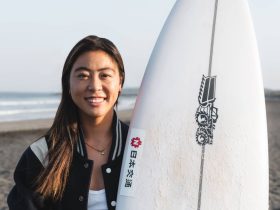 タクシー大手・「桜にN」マークの日本交通 女子プロサーファー都筑有夢路選手と所属契約を締結 日本交通株式会社 2025年5月26日 10時00分 1 日本交通株式会社（本社：東京都千代田区、代表取締役社長：若林泰治、以下「日本交通」）は、2025年5月9日、女子プロサーファーの都筑有夢路（つづき あむろ）選手（以下「都筑選手」）と所属契約を締結しました。 今後、都筑選手は日本交通所属の選手として、日本交通のロゴを貼付したサーフボードを使用して大会に出場します。