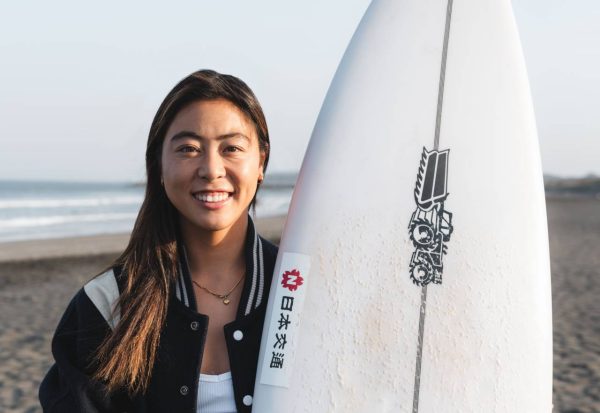 タクシー大手・「桜にN」マークの日本交通 女子プロサーファー都筑有夢路選手と所属契約を締結 日本交通株式会社 2025年5月26日 10時00分 1 日本交通株式会社（本社：東京都千代田区、代表取締役社長：若林泰治、以下「日本交通」）は、2025年5月9日、女子プロサーファーの都筑有夢路（つづき あむろ）選手（以下「都筑選手」）と所属契約を締結しました。 今後、都筑選手は日本交通所属の選手として、日本交通のロゴを貼付したサーフボードを使用して大会に出場します。