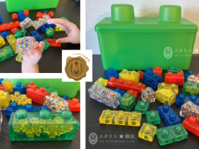 はじめてのブロック遊びにおすすめ！ 安全性と学びの効果を兼ね備えた、18ヶ月から遊べる “ジェリーブロックス” ジェリーブロックスは、今までのブロックとは違う、新しいアイディアの知育玩具です。 やわらかいブロックの中に砂やビーズなどのいろいろな素材が入っていて、ブロック遊びの楽しさだけでなく、触感の違いを楽しみながら子どもたちの感覚を育むことができます。 18ヶ月からの「はじめてのブロック」として、安全性と学習効果を兼ね備えた新しい選択肢を提供します。 踏んでも痛くない！やわらかブロック 柔らかい素材を使用しているため踏んでも怪我をしにくく安全だから、はじめてのブロック遊びにおすすめです。 ブロックをねじったり握ったり、楽しく遊びながら子どもたちの握力向上をサポートします。 指先の運動は脳に、握力の向上は体力や学力にも良い影響を与えると言われていてます。 中身が見える 透明ブロックの中には砂やビーズなど全部で５種類の素材が入っていて、見た目も楽しく、いろんな感触を楽しめます。 音も楽しい♪ ASMR動画がSNSで話題！ ぺりっと外す感触と不思議な音を楽しもう！ 洗えるから清潔 40℃以下のぬるま湯と洗剤で洗うことができるから、はじめてブロックで遊ぶ小さなお子様にも安心。 ジェリーブロックス ジェリーブロックス ベーシック（20ピース） ジェリーブロックス ジェリーブロックス ベーシック（20ピース） ジェリーブロックス のりものセット（35ピース） ジェリーブロックス ジェリーブロックス のりものセット（35ピース） ジェリーブロックス ボックスセット（30ピース） ジェリーブロックス ジェリーブロックス ボックスセット（30ピース） ジェリーブロックス スターター（11ピース） ジェリーブロックス ジェリーブロックス スターター（11ピース）