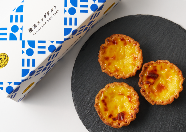 【UNI COFFEE ROASTERY】横浜発のご褒美スイーツ！“パリとろ食感”の「横浜エッグタルト」が新登場 〜コーヒーのおともにもぴったりな“ご褒美スイーツ” 2025年10月23日(木)より販売開始〜 株式会社GRACE 2025年10月21日 11時30分 10 株式会社GRACE（本社：神奈川県横浜市、代表取締役：沢村 優太）が展開するカフェ『UNI COFFEE ROASTERY』は、新商品「横浜エッグタルト」を、2025年10月23日(木)より販売いたします。