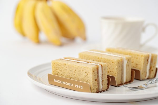 バナナヴィクトリアケーキ バナナの加工卸問屋として1915年に創業した横浜の老舗果物店「水信(みずのぶ)」（所在地:神奈川県横浜市西区、代表：加藤信明）は、自社ファクトリーにて商品開発した『バナナヴィクトリアケーキ』を11月1日(金)より販売開始いたします。