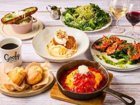 ハワイ発のカフェ&ダイナー「goofy coffee+diner」が日本初上陸!3月20日(金)横浜ベイクォーターにグランドオープン 看板メニューの「クリスピーブリオッシュフレンチトースト」や、店内で揚げる出来立ての「マラサダ」が登場。 株式会社アンドエスティHD 2026年3月5日 11時00分 1111件のいいね!がされています “Play fashion!”をミッションに掲げるアンドエスティHDグループで、飲食事業、公園再生事業などを展開する株式会社ゼットン(本社:東京都渋谷区、代表取締役社長:菊地大輔)は、ハワイ発のカフェ&ダイナー『goofy coffee+diner(グーフィー コーヒー ダイナー)』を、2026年3月20日(金)、横浜ベイクォーターにグランドオープンいたします。 昼のお食事からふらっと立ち寄るカフェ使い、グリル料理やアルコールを楽しむ夜のひとときまで。横浜のウォーターフロントで、さまざまなシーンに寄り添うカフェダイナーです。店内で揚げる出来立てのマラサダは、テイクアウトして楽しめる注目の一品。同グループのスタイルエディトリアルブランド「niko and ...」に隣接しており、スタッフは「niko and ...」とコラボレーションしたエプロンをユニフォームとして着用します。 【店舗情報】