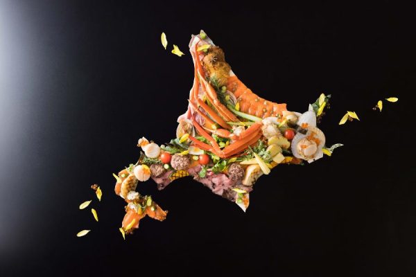 毎年大人気の北海道の食材を取り入れたディナーブッフェ「こだわり食材～北海道～」を横浜ベイホテル東急にて3月27日より開催！ 東急ホテルズ 2026年2月2日 14時00分 55件のいいね！がされています 北海道の食材をふんだんに使ったブッフェメニュー 横浜ベイホテル東急（横浜市西区みなとみらい・総支配人 八木 進午）2階、オールデイダイニング「カフェ トスカ」では、毎年人気の北海道食材を取り入れたディナーブッフェ「こだわり食材～北海道～」を、2026年3月27日（金）～7月1日（水）の期間限定で開催いたします。 「カフェ トスカ」は、食の宝庫である日本各地の食材を使ったフェアを2006年より続けてまいりました。シェフ自ら、全国各地の生産現場を訪問し、目で確かめ、生産者や協同組合の皆さんの想いを体感し食材を厳選。その地域独自の「本物」で「おいしい」食材だけでなく、食文化にも着目したご当地メニューなどを意識したプロモーションも見どころの１つです。 詳細を見る 一本アスパラガスとベーコン・ポテトのチーズソース掛け 鮭のソテー 竹中ファームのポロねぎクリームソース 中でも毎年大人気の北海道フェアは、今年で9回目。今回も北海道ならではの食材やメニューを取り揃えました。スペシャルディッシュとして、貝の旨みを閉じ込めた滑らかなフランは、土・日・祝日限定で提供いたします。ほかにも、お客さまの目の前で調理するアクションコーナーでは、人気メニュー「ジューシーに焼き上げたローストビーフ」はもちろん、「マグロといくらのプチどんぶり」もご用意いたします。北海道の魅力はこれだけではありません。アスパラガスやベーコンなど様々なこだわり食材が生産者の皆さんから届きます。 20年目を迎える「カフェ トスカ」のディナーフェア。生産者の皆さんの想いをのせた北海道のおいしさがたくさん詰まったブッフェメニューを、開放的なアーバンリゾートを体感できるくつろぎの空間でご堪能ください。